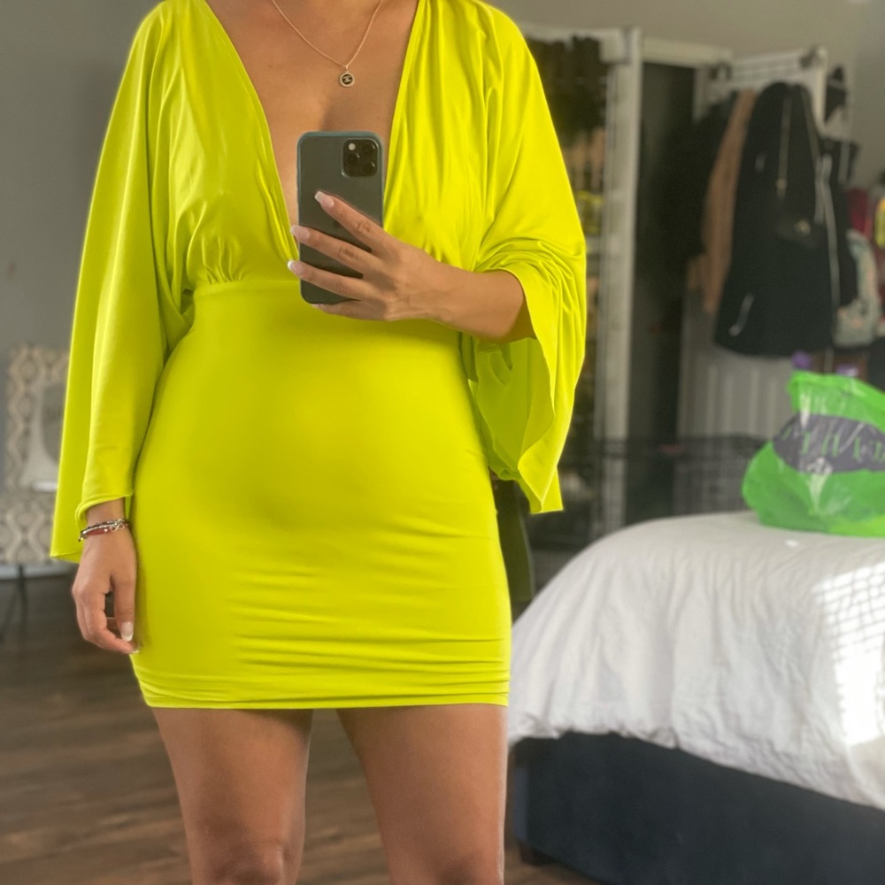 Beautiful Neon Green BEBE dress